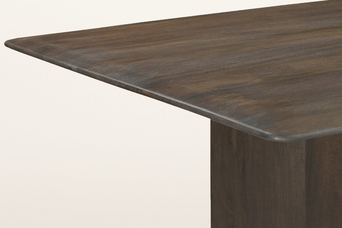 Close-up of the Arquata top in mocha: a rounded corner, the softened edge and the mango grain