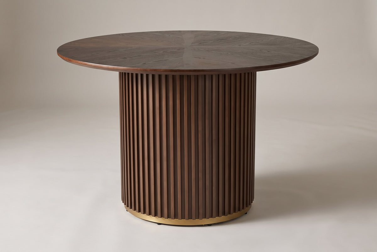 Bardolino dining table in walnut, side view: a thin round top with a sunburst of wood grain
