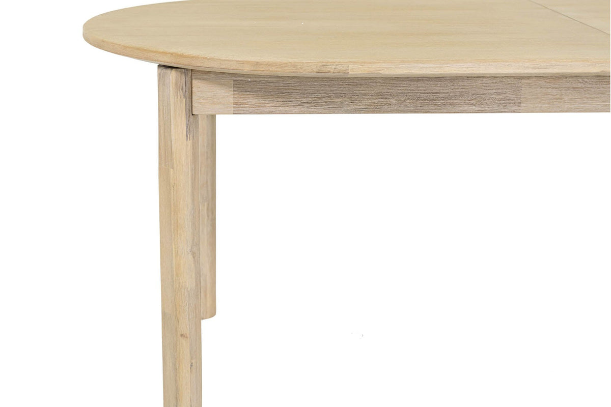 Close-up of the Ilaria table's rounded edge and round leg