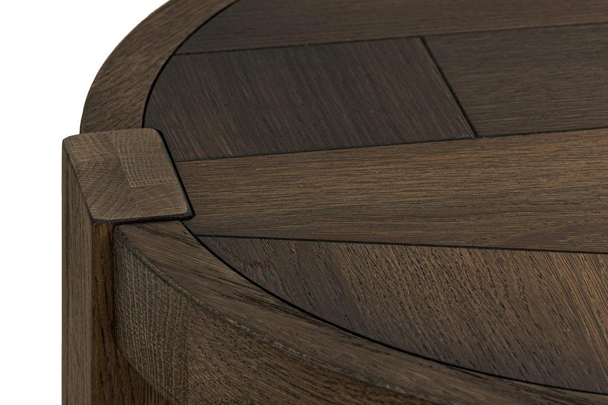 Close-up of the Mondavio top in Smokey Chestnut: a leg's end grain set into the thick rim, beside the oak mosaic