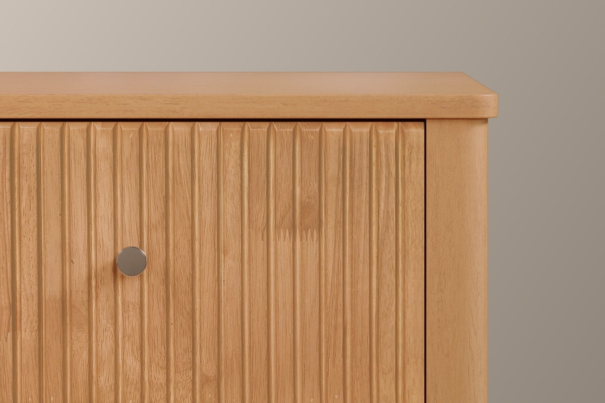 Close-up of the Palestrina top corner in Natural: the rounded top, the rounded corner post