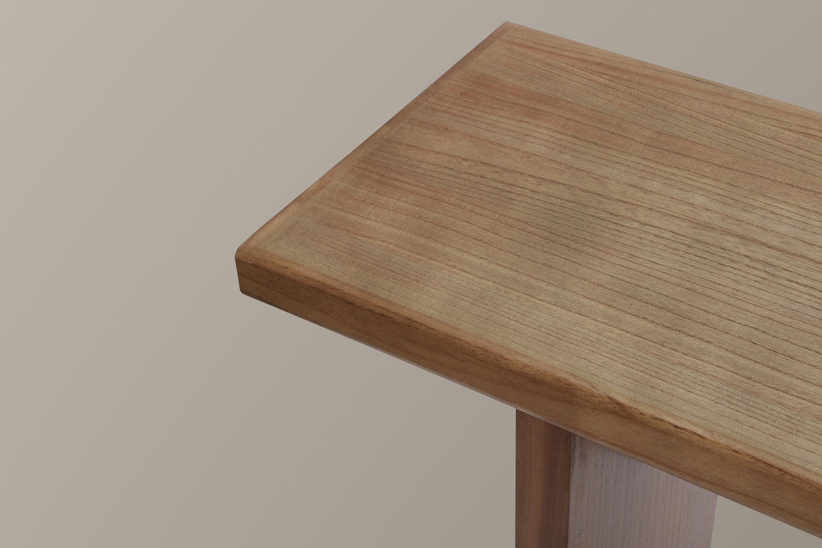 Close-up of the corner of the 2.4-inch antique brown top, the straight wood grain showing through the stain