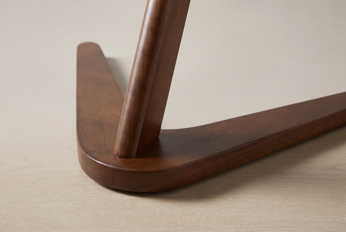 Close-up of the boomerang base: the rounded corner where the two arms meet, with the post set into it