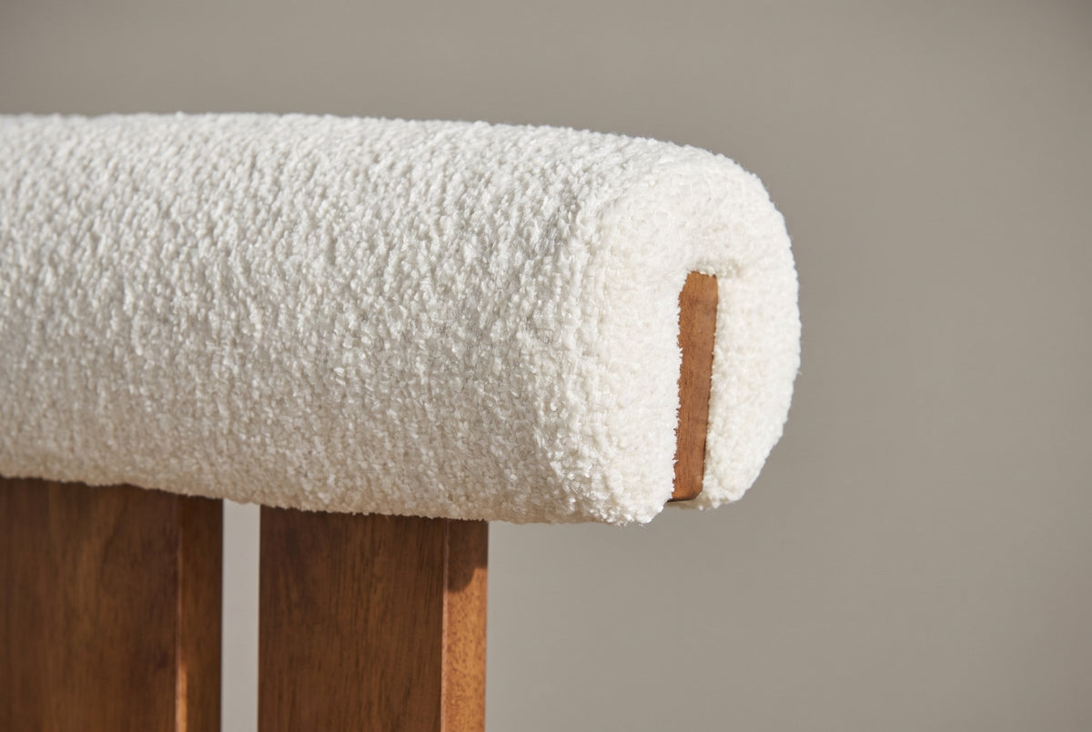 Close-up of the white looped upholstery of the Vigoleno bolster backrest resting on the two boards of the slotted plank