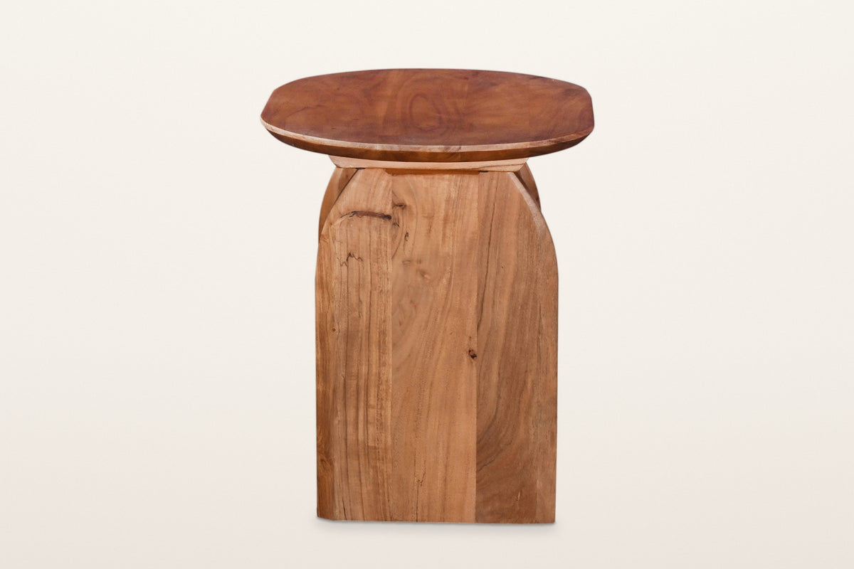End view of the Visso side table in Pecan on a warm white studio backdrop: the arched face of a solid acacia panel leg