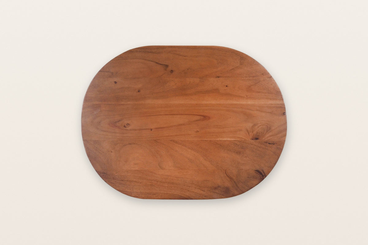 The Visso top seen from above in Pecan: a soft oval of solid acacia boards