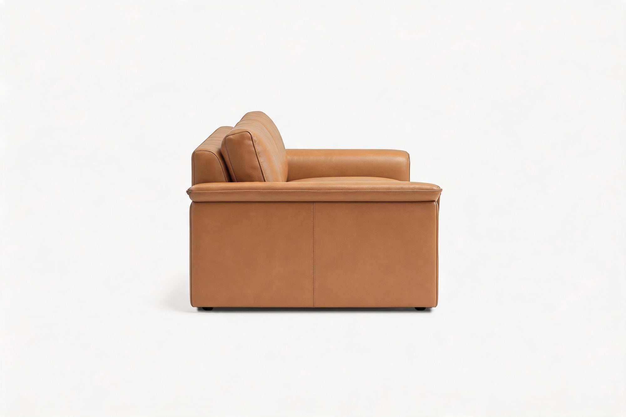 Valencia Zaira Leather Sofa in Canada | Aniline and French-Seam Detail