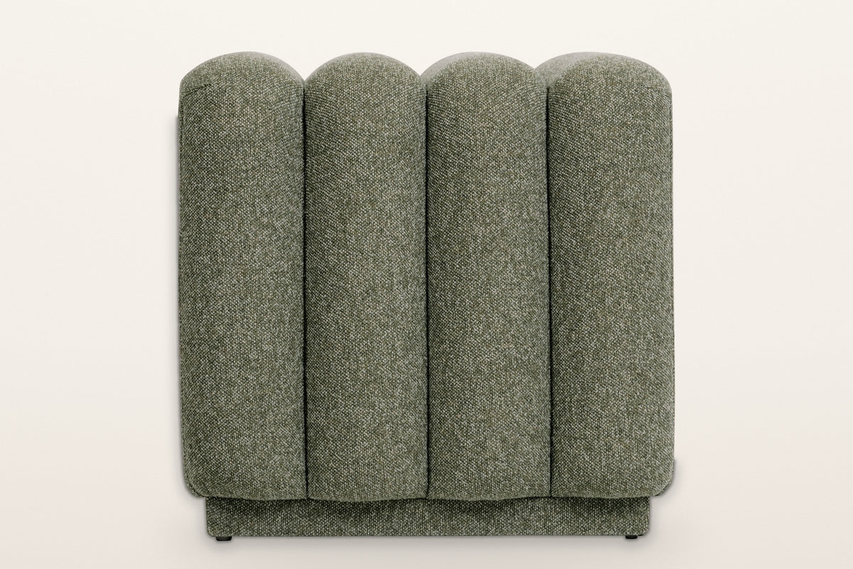 Abbadia ottoman in moss, straight view of the rounded ends of its four channels above the recessed plinth