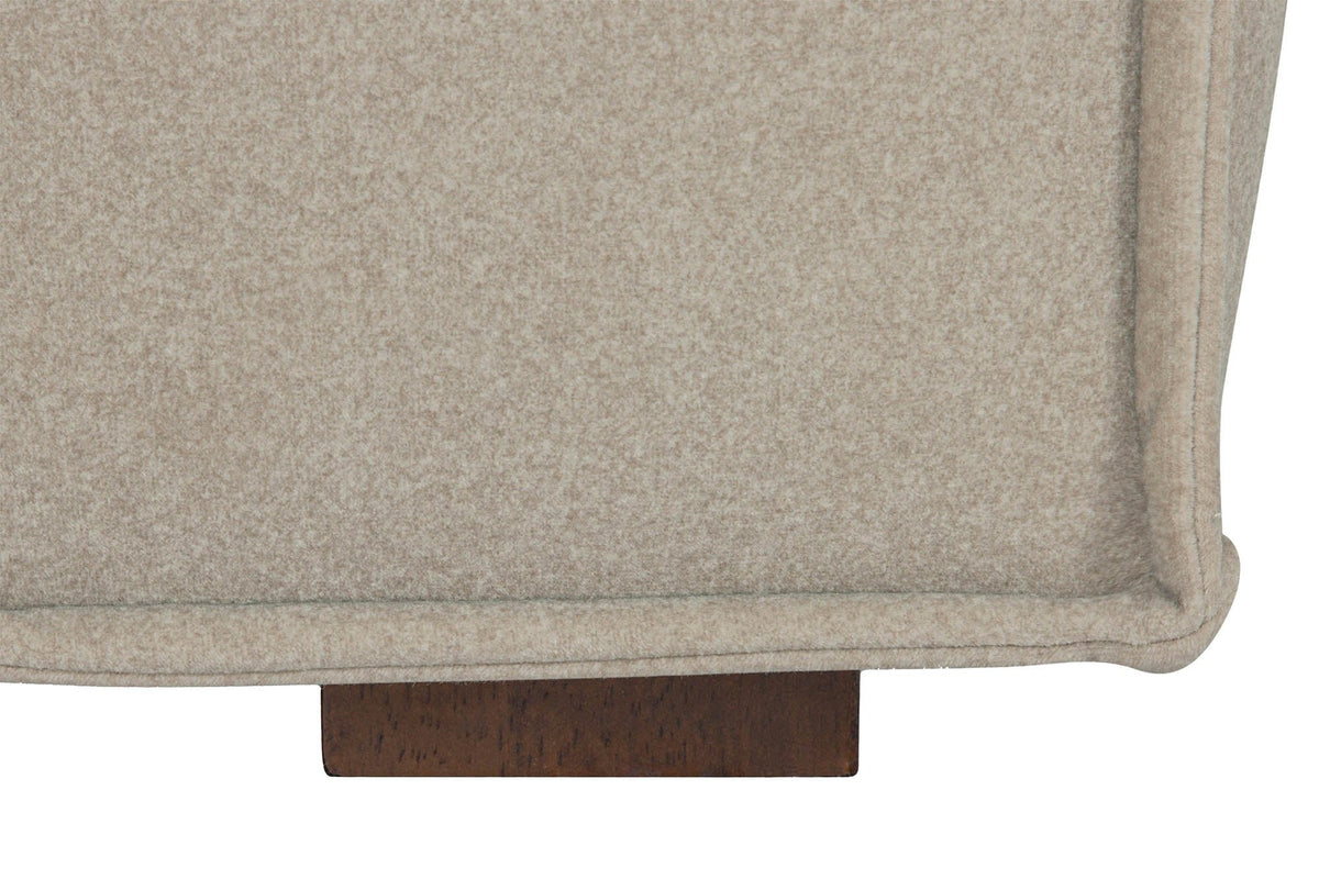 Close-up of the Agerola base: the flange seam along the bottom edge over a dark brown wood block foot