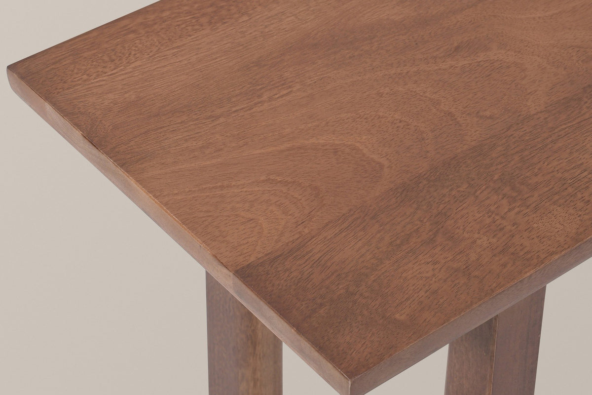 Close-up of the Amelia top corner in walnut: the flowing grain of solid mango wood and a softly eased edge