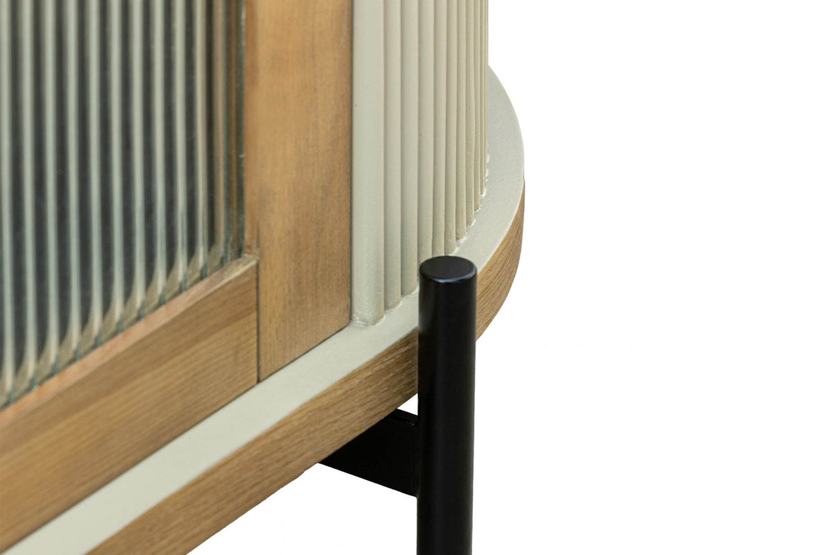 Close-up of Bellamy reeded glass, fluted grey end and black metal leg