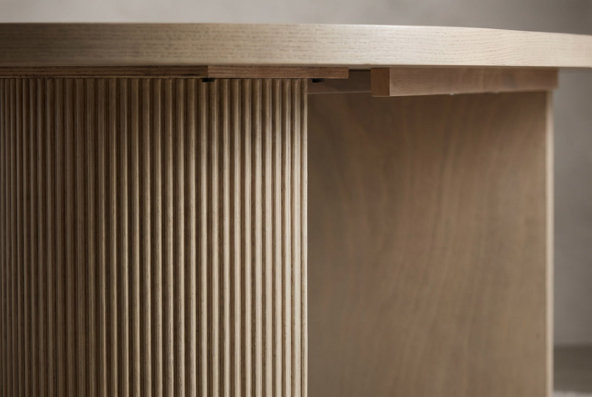 Close-up of a Bobbio pedestal: fine vertical grooves on the curved face, the smooth flat face and the underside of the top