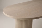 Close-up of the Bobbio table top at one rounded end: natural grain