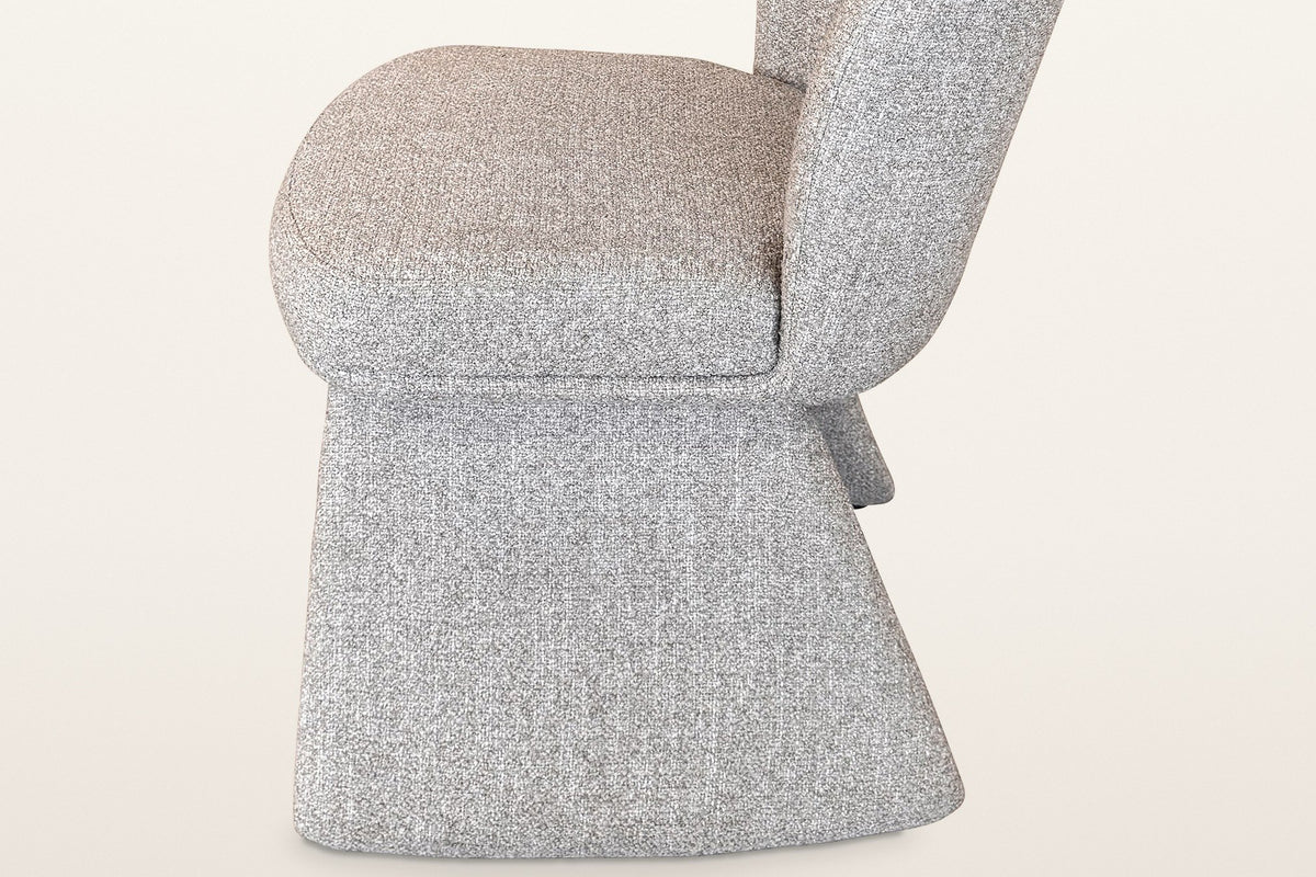 Castellabate seat and base in profile: the piped seat cushion