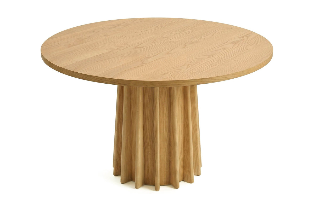 Elowen oak dining table, high-angle view of the round top