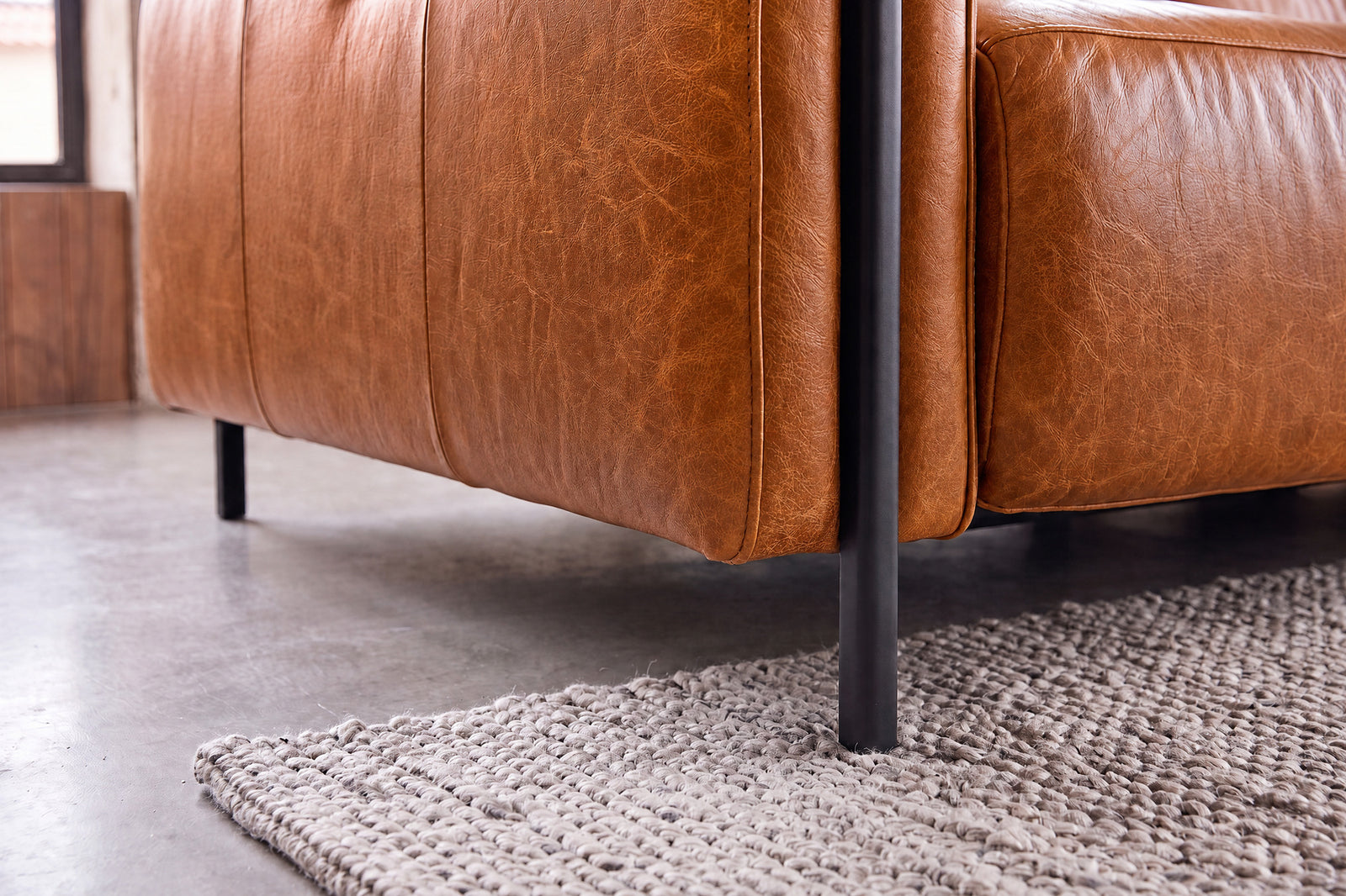 Andria sectional detBlack Matte Metal Legsail