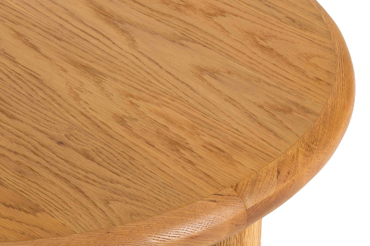 Close-up of the Fontanellato top in Natural Oak: the fully rounded edge and the oak grain