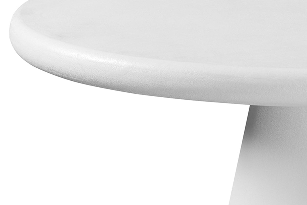 Close-up of the Levico top: the rounded bullnose edge and the fine cement-look texture of the white coating