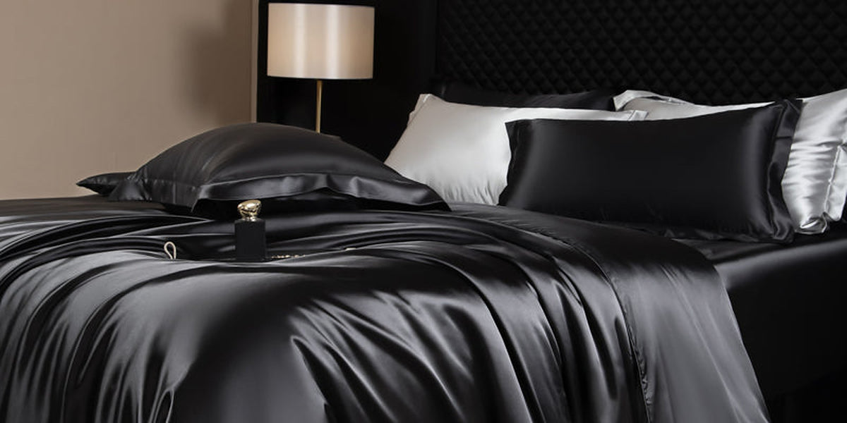 Lustre Luxe Elegant Duvet Set - Black
