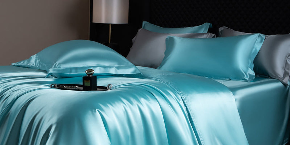 Lustre Luxe Elegant Duvet Set - Watery Blue