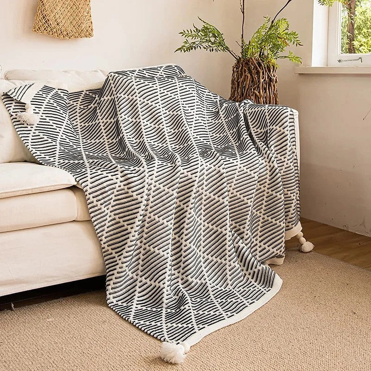 Meadow Cozy Pom Pom Blanket/Throw - Black