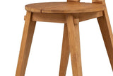 Close-up of the Montegiorgio seat and legs: the seam between the two seat boards