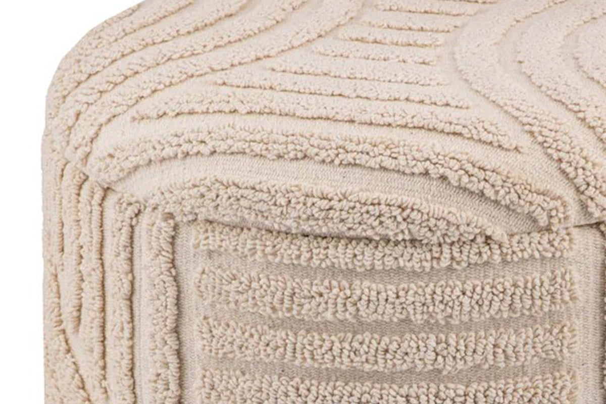 Close-up of the Orla lid edge and sculpted beige cotton upholstery