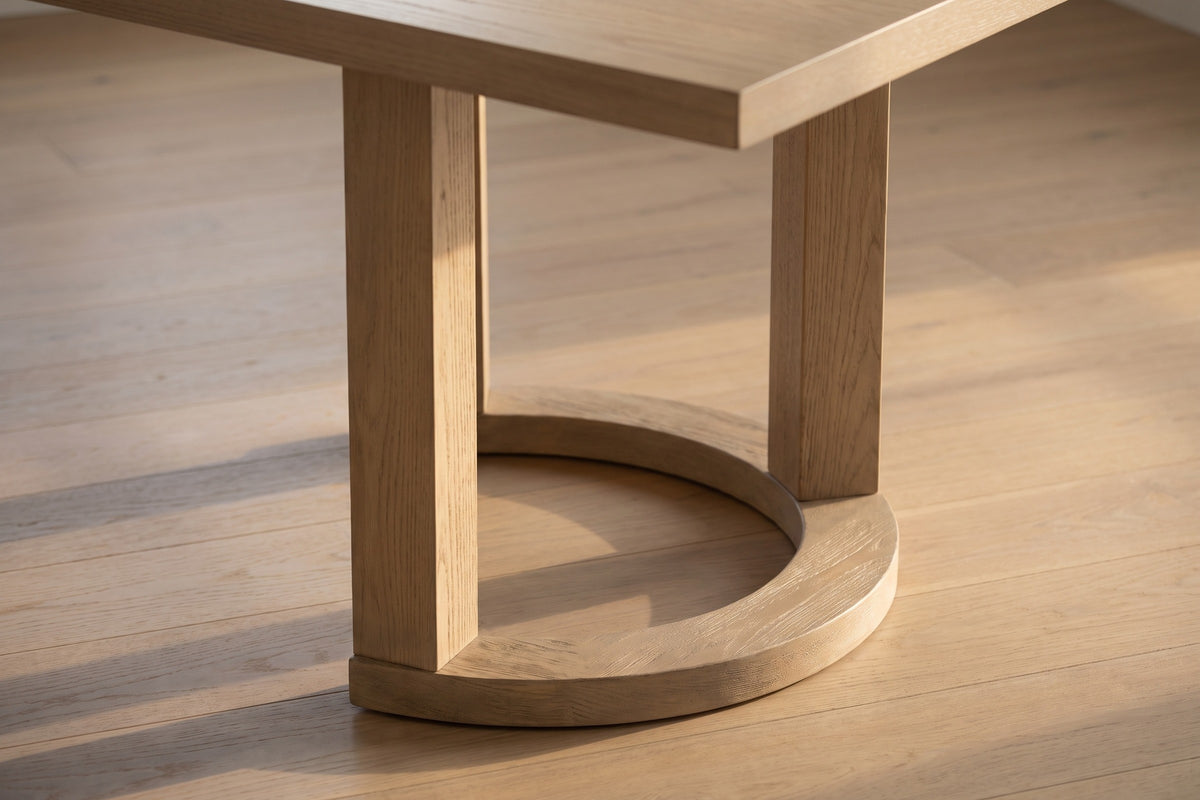 One Orvieto base: three flat posts on a curved half-ring foot