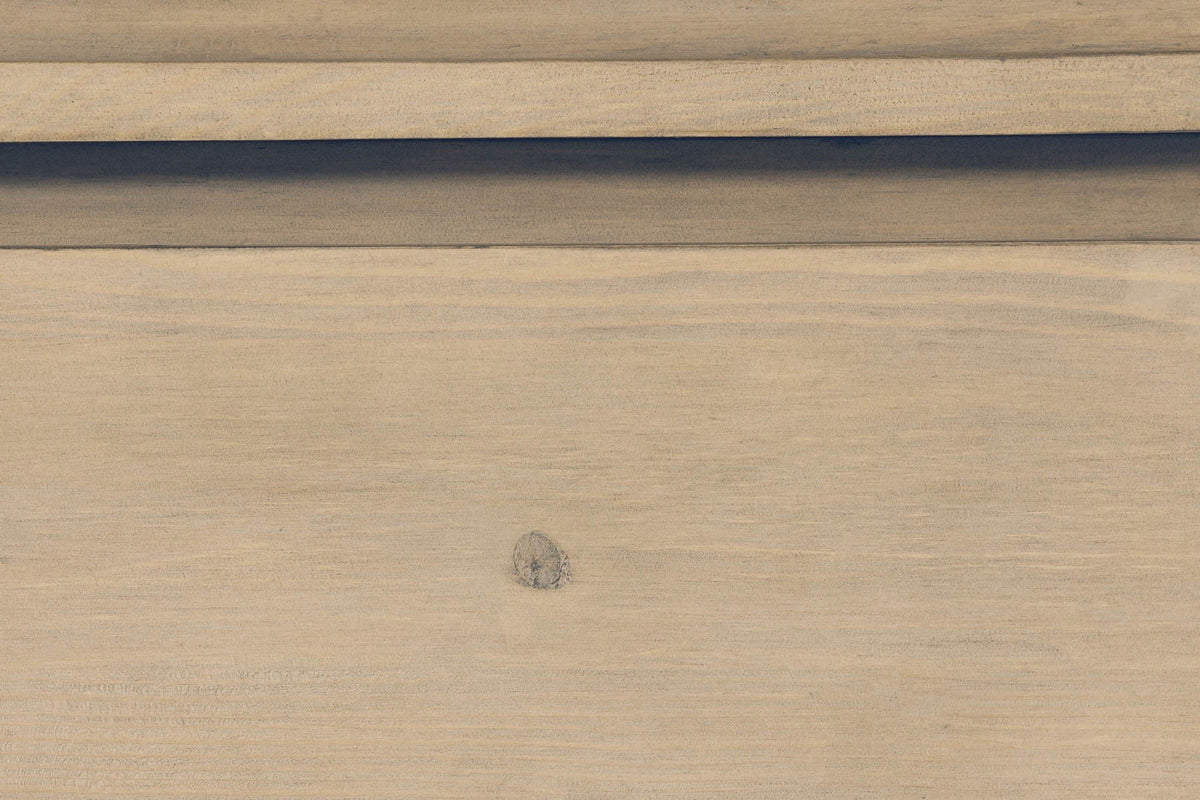 Close-up of the Scheggino front: the edge of the tray