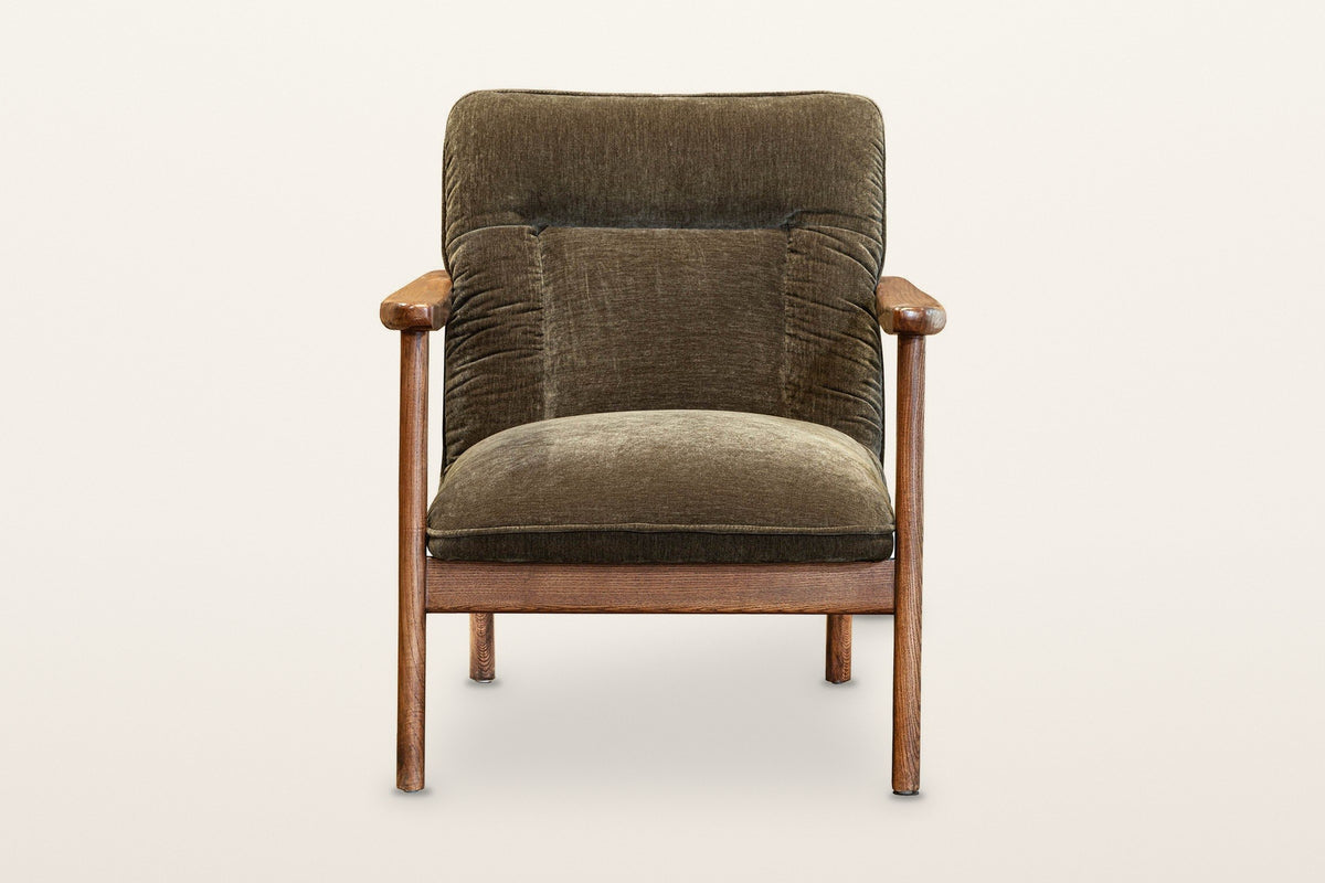 Servigliano accent chair in Green, straight front view on a warm white studio backdrop: flat wooden arms resting on the two f