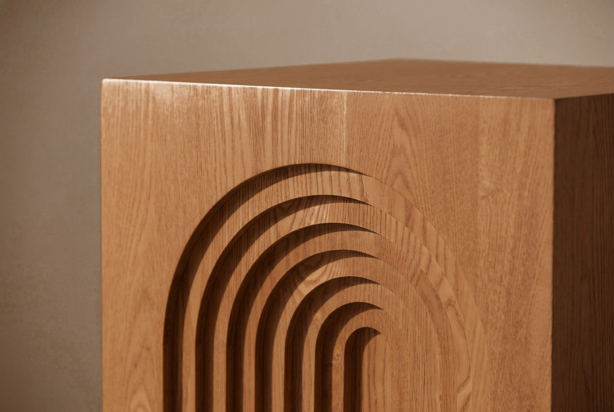 Close-up of the stepped arch crown and the open wood grain running into each step