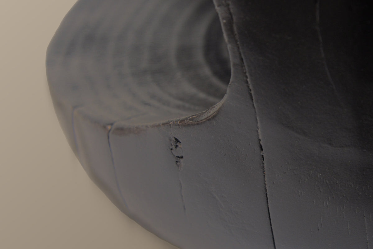 Close-up of the Black Venzone: the dished floor of the hollow and the rounded base edge