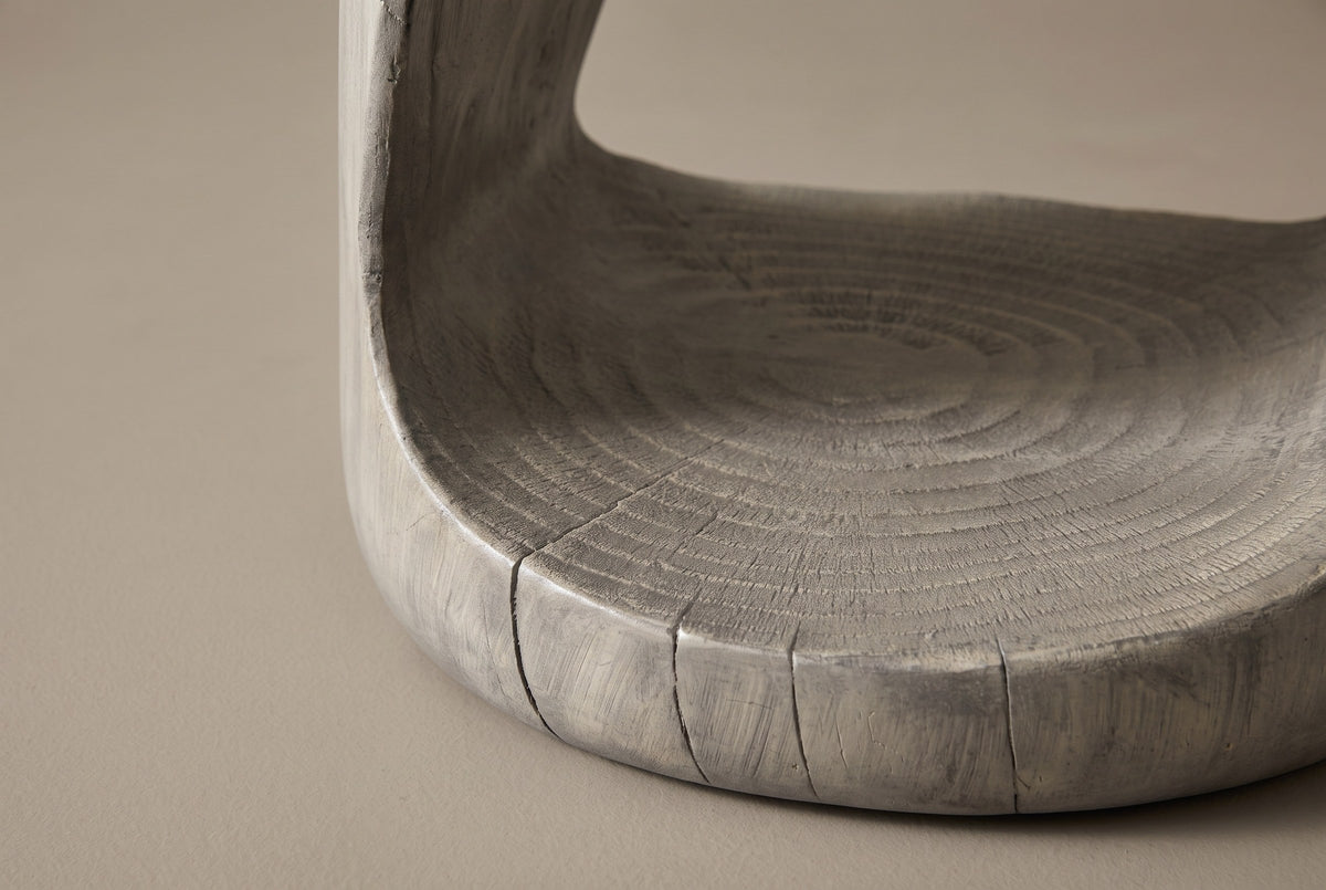 Close-up of the dished floor of the hollow and the rounded base edge