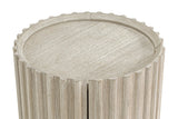 Close-up of the Vitorchiano top in Natural White Washed: the round top inside its raised rim and the scalloped edge where