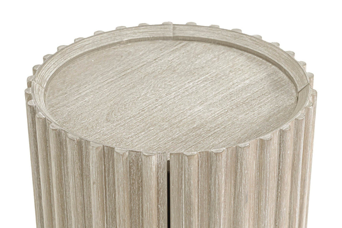 Close-up of the Vitorchiano top in Natural White Washed: the round top inside its raised rim and the scalloped edge where