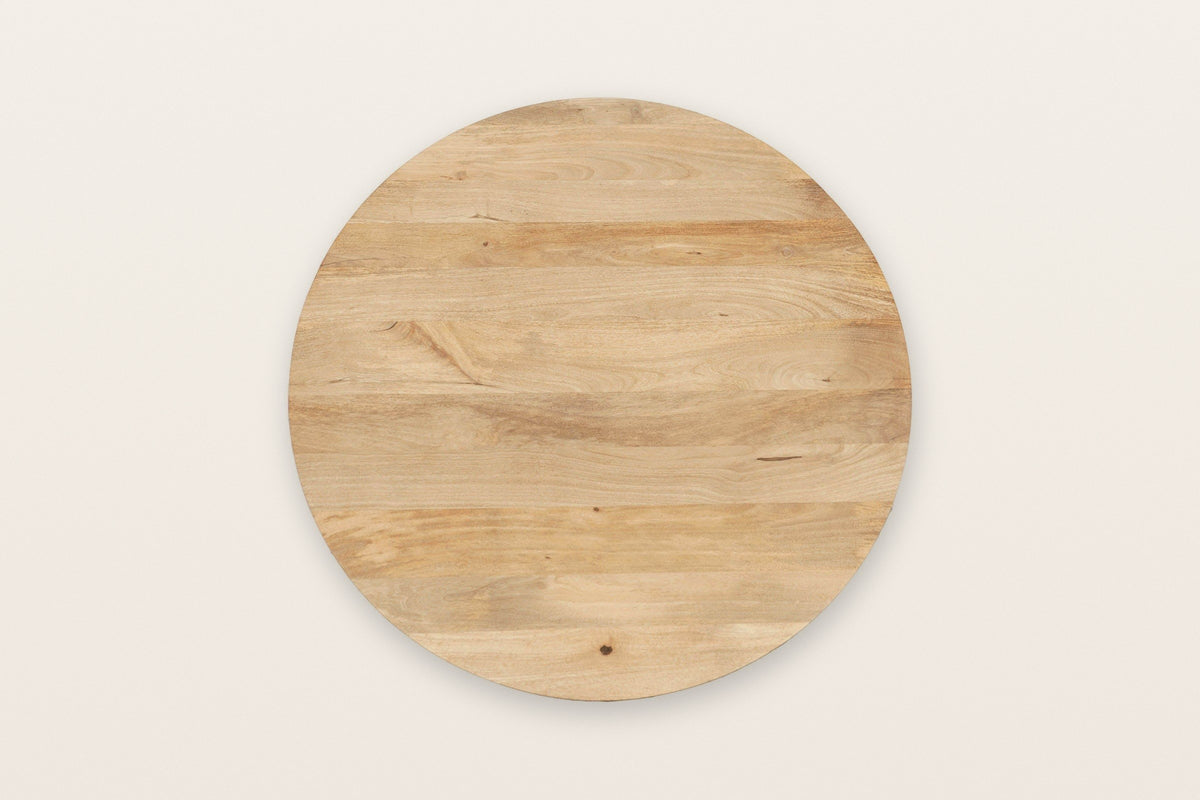 The round Zuccarello top seen from above in Natural: mango boards glued edge to edge, the grain running one way