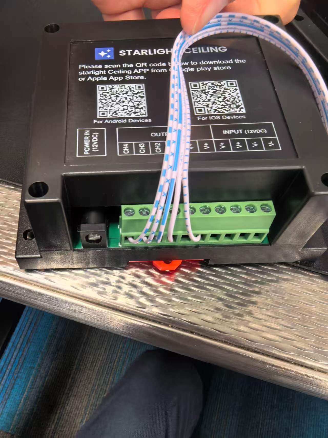 Alternate five-wire controller connection orientation